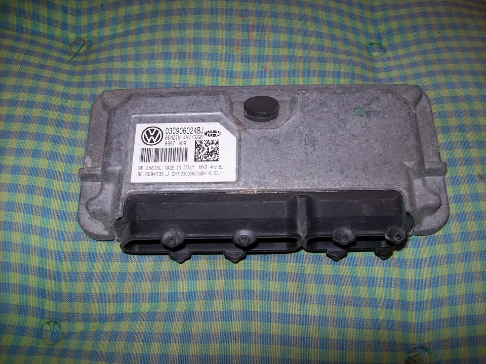 Centralina motore VW Polo (6R) 1.4 CGGB 03C906024BJ 63KW/86CV 05-2011 - Immagine 1 di 1