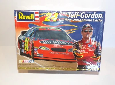 Maravilloso coche Revell Jeff Gordon Dupont 2004 Monte Carlo escala 1:24 Foto 1 de 4