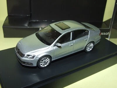 VW PASSAT B7 Gris Clair SCHUCO 1:43 - Photo 1/2