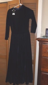 Schönes festliches Brautkleid - dunkelblau Velours / Samt - Größe 4 - Neu mit Etikett - Bild 1 von 2