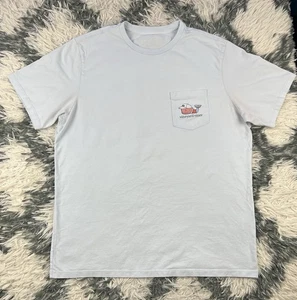 Camiseta de bolsillo azul claro con gráfico de ballena de golf Vineyard Vines para hombre talla grande - Imagen 1 de 11