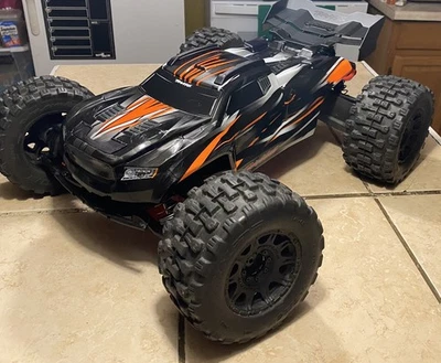 Traxxas Sledge 6S Brushless RC Truck - Image 1 of 4