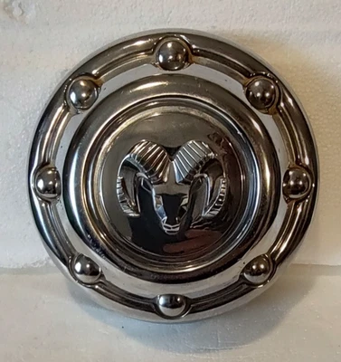 One 1994-1999 Dodge Ram/Van 2500 8 lugares tampa central cromada PN: 52039264 - Imagem 1 de 4