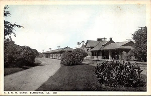 ELMHURST, ILLINOIS - C & N W RAILROAD STATION DEPOT - OLD POSTCARD - Picture 1 of 2