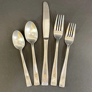 Oneida LINCOLN 5 Piece Place Setting Stainless Flatware Triangle Tip Glossy - Picture 1 of 10