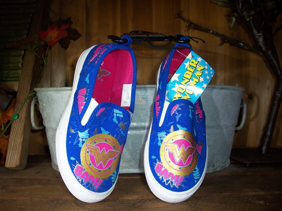 WONDER WOMAN GIRLS CASUAL SHOES SIZE 3 COLOR BLUE KIDS COMIC BOOK HERO SHOES NEW - Image 1 of 1