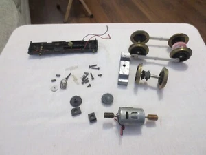 VINTAGE 1994 LIONEL BRITT ALLCROFT (THOMAS) ELECTRIC MOTOR &WHEELS & MORE PARTS - Picture 1 of 10