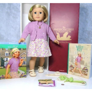 VTG American Girl 18" KIT DOLL + Meet Outfit Accessories Necklace Coin Hat Box - Picture 1 of 13