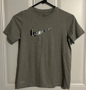 Nike Dri Fit T-Shirt Boys Size Medium The Nike Tee Gray Nike Logo Graphic - Picture 1 of 5
