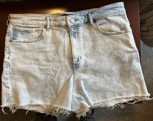 Womens H&M High Waist Denim Blue Jean Short Light Wash Size 14 - Picture 1 of 4