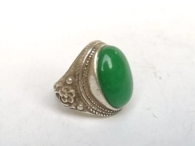 收藏品中国西藏银刻镶嵌绿色玉戒指礼物 - — 第 1/4 张图片