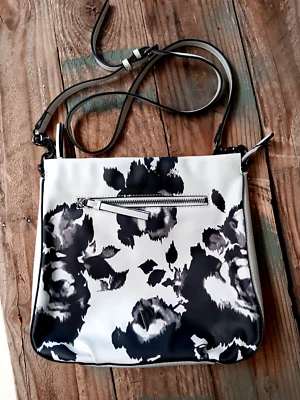 Bolso Bandolera Simply Vera Wang Remsen, Estampado Floral Crema y Negro Nuevo sin Etiquetas Foto 1 de 4