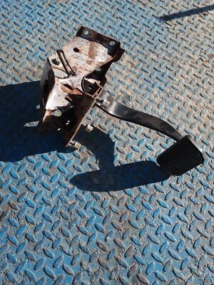 GEO METRO 1992 convertible pedal de freno con transmisión automática OEM oxidado Foto 1 de 4