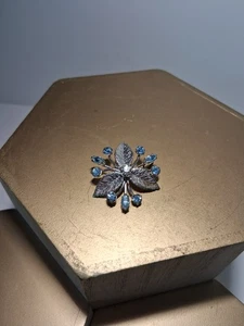 Vintage Silver Tone Floral Pendant 9 Icy Blue 1 White Rhinestones Flower  - Picture 1 of 5