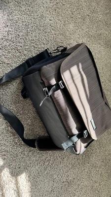 CADeN Bolsa para Cámara Estuche Mensajero de Hombro Bolso para Fotografía con Compartimento para Laptop Foto 1 de 4
