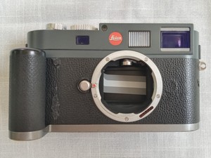 Leica M-E Typ 220 (like M9) digital rangefinder camera body. Excellent condition