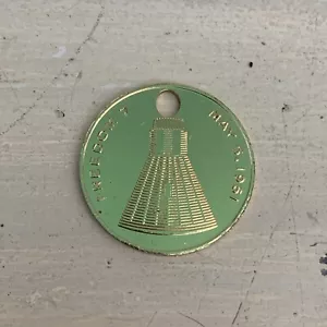 FREEDOM 7 - De colección 7 de mayo de 1961 NASA Oro Juramento de Lealtad Medallón Dije - Imagen 1 de 3