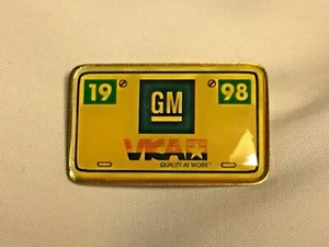 Spilla bavero cappello a forma di targa GM General Motors VICA vintage 1998 - Foto 1 di 3