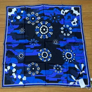 EMILIO PUCCI unbenutzt Seide großer Schal geometrisch Blumen blau schwarz 86 cm mit Etikett - Bild 1 von 6