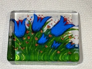 IITTALA Art Glass “Card”PAPERWEIGHT Signed BLUE TULIPS Heljä Liukko-Sundström - Picture 1 of 15