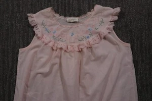 Vintage Barbizon Nachthemd mit Einzelstichen rosa Seraphim bestickt - Bild 1 von 9