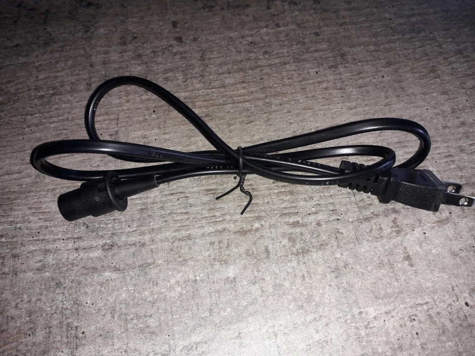 QUAD 33/303 (1 METRE) MAINS CABLE 2 PIN TO BULGIN CONNECTOR, QUALITY CABLE - Image 1 of 1