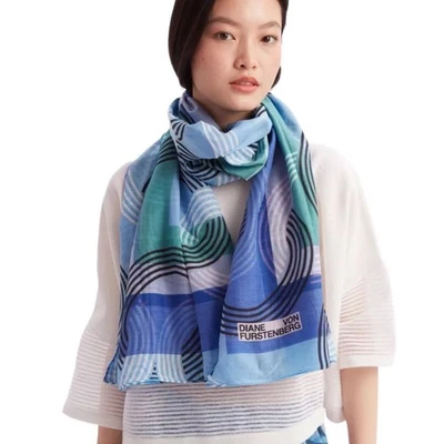 Lenço Diane von Furstenberg DVF azul verde geométrico mistura de seda envoltório - Imagem 1 de 4