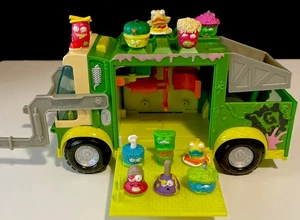 The Grossery Gang Muck Chuck Müllwagen & 11 Figuren 12 Stück RAR - Bild 1 von 24