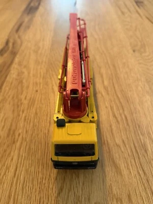 Bomba de hormigón Mercedes Benz Putzmeister M52 - 1/50 Conrad - Excelente estado Foto 1 de 4