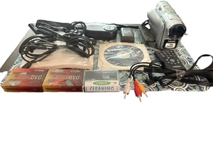 Samsung Camcorder SCD107 Mini-DV Digital 20X Optical Zoom (For Repair/Parts) - Picture 1 of 2