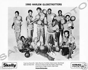 1980 HARLEM GLOBETROTTERS 8X10 TEAM PHOTO - Picture 1 of 1