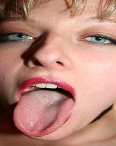 Hermosa mujer desnuda Ahegao brillante 4x6 u 8x10 fotografía bellas artes arriesgada - Imagen 1 de 2