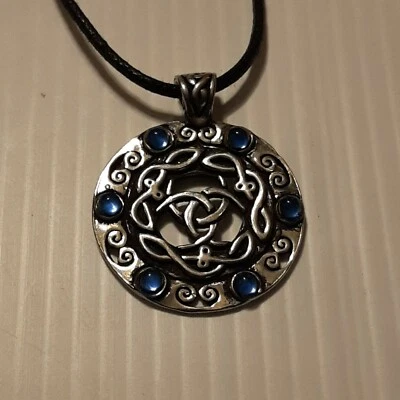 NUDO CELTA / PIEDRAS Dije Colgante Peltre / Collar Ajustable 26" Foto 1 de 3