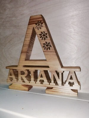 Lettera  personalizzata in legno massello, altezza 20 cm, idee regalo  - Immagine 1 di 4
