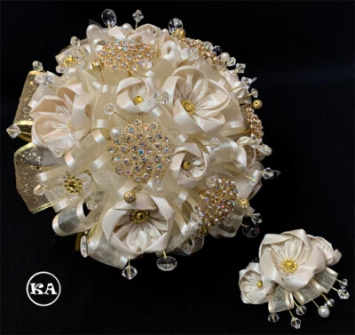 NEW Quinceanera Bouquet Champagne with Gold Brooch - Ramo Quinceanera Champagne - Image 1 of 4
