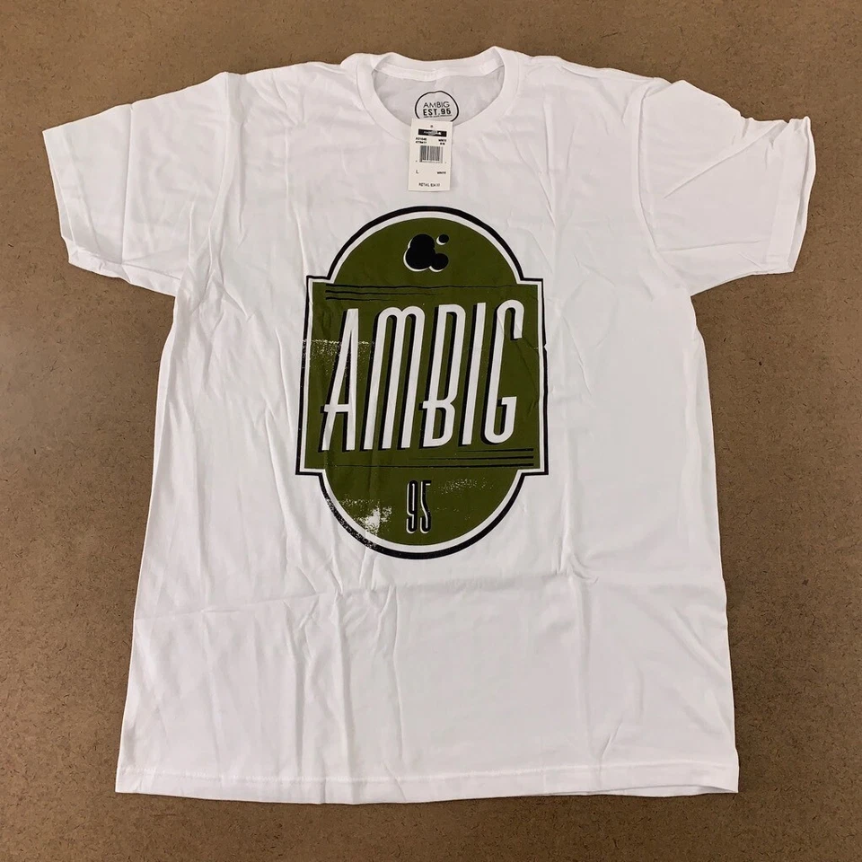 Ambig EST. 95 男式图形 T 恤白色绿色拼色圆领棉质 L 全新 — 第 1/4 张图片