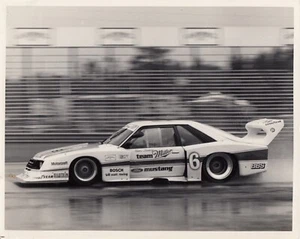 FOTO Y HOJA DE PRENSA FORD MUSTANG TEAM MILLER GROUP 5 IMSA GT PERÍODO ORIGINAL - Imagen 1 de 2