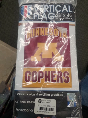 MINNESOTA GOLDEN GOPHERS VERTICAL 28"X40"  FLAG NEW  👀 Cover