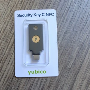 Yubikey C NFC - Dwuskładnikowe uwierzytelnianie USB i klucz bezpieczeństwa NFC - Zdjęcie 1 z 2