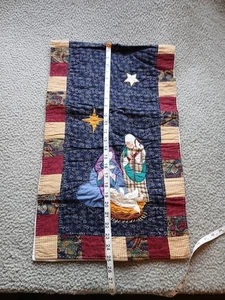 Patchwork Weihnachten gesteppt Tischläufer Jesus in Krippe 50 Zoll lang - Bild 1 von 6
