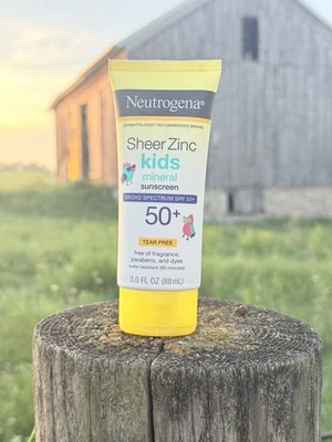 Protector solar mineral para niños Neutrogena Sheer Zinc FPS 50+ 3 oz amplio espectro sin lágrimas Foto 1 de 4