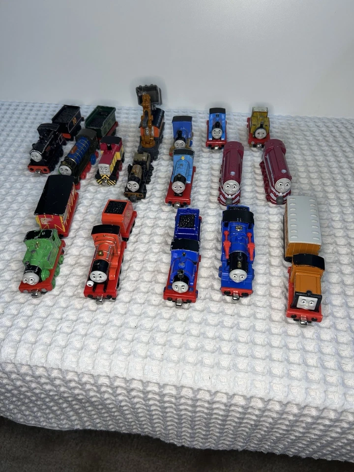 Lote de 22 trenes y licitaciones Thomas & Friends Take N Play magnéticos fundidos a presión Foto 1 de 4