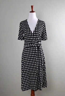 Vestido ANN TAYLOR NUEVO CON ETIQUETAS $129 Elastizado Negro Blanco Estampado a Cuadros Verdadero Envolvente Talla 2 Foto 1 de 4