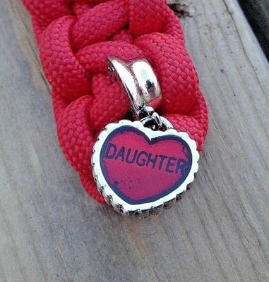 Llavero Hija Corazón Vidrio Dije Rojo Paracord Llavero Hecho a Mano en EE. UU.  Foto 1 de 2