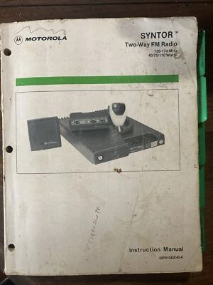 Motorola Manual Syntor 2 Way FM Radio1981 - Image 1 of 4