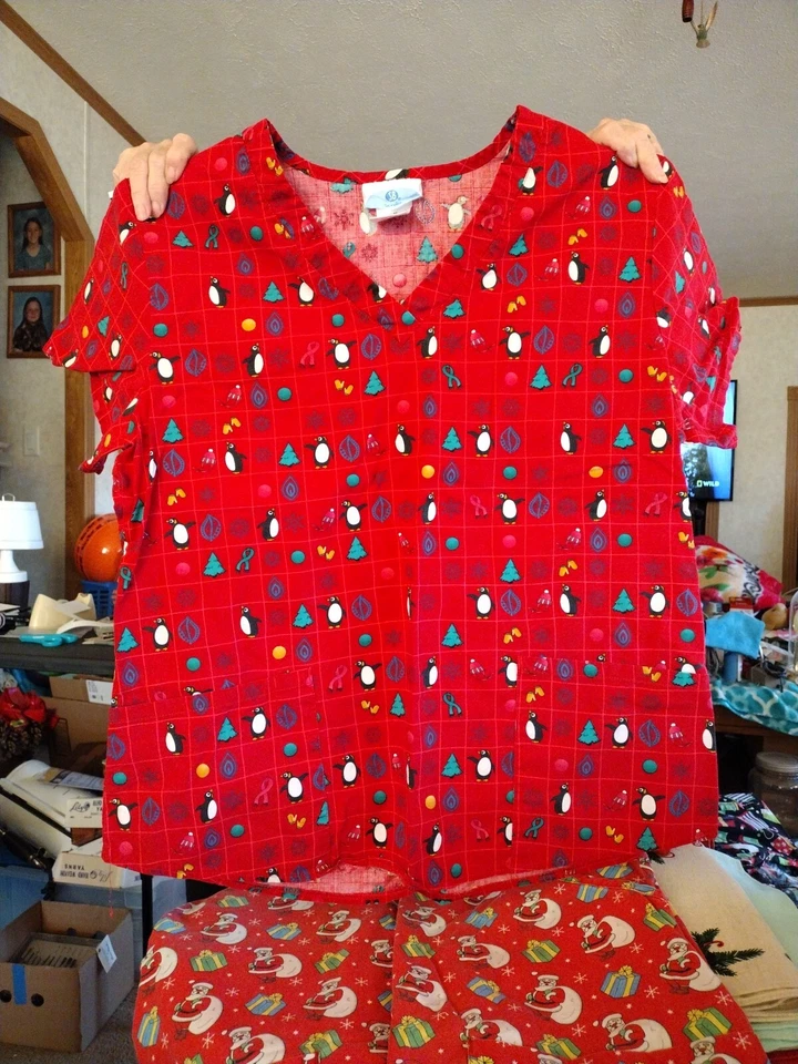 CHRISTMAS HOLIDAY Nursing Scrub Top Sz M-Nurse, CNA, Vet Tech - Image 1 of 1
