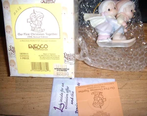 PRECIOUS MOMENTS 1996 "183911" "OUR FIRST CHRISTMAS TOGETHER" NEW IN BOX - MINT - Bild 1 von 1