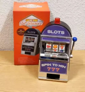 Slot Machine mit Licht und Sound Spin to Win Spardose Spielautomat Casino Neu - Bild 1 von 5