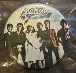 Vintage - Blondie (Debbie Harry) Bandfoto - 2,25" Pinback, New Wave Punk Funk - Bild 1 von 2
