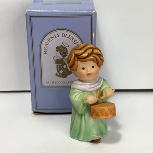 AVON CELESTI BENEDIZIONI PRESEPE batterista ragazzo statuina porcellana SOSTITUZIONE (1986) - Foto 1 di 8